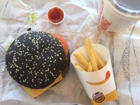 Burger King schwarzer Halloween Whopper im Test